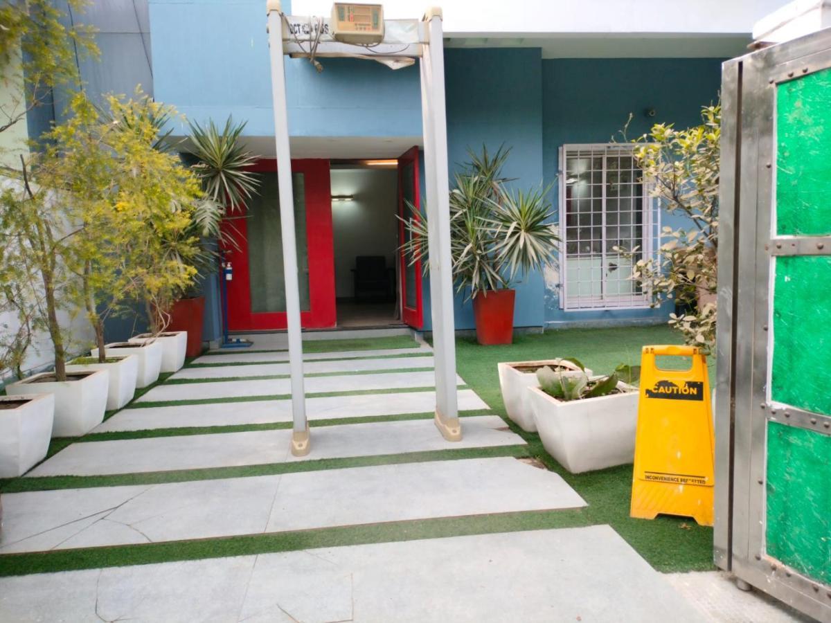 Divine Inn Couple Friendly Hotel Near Sector 51 Metro Station Noida Exterior foto