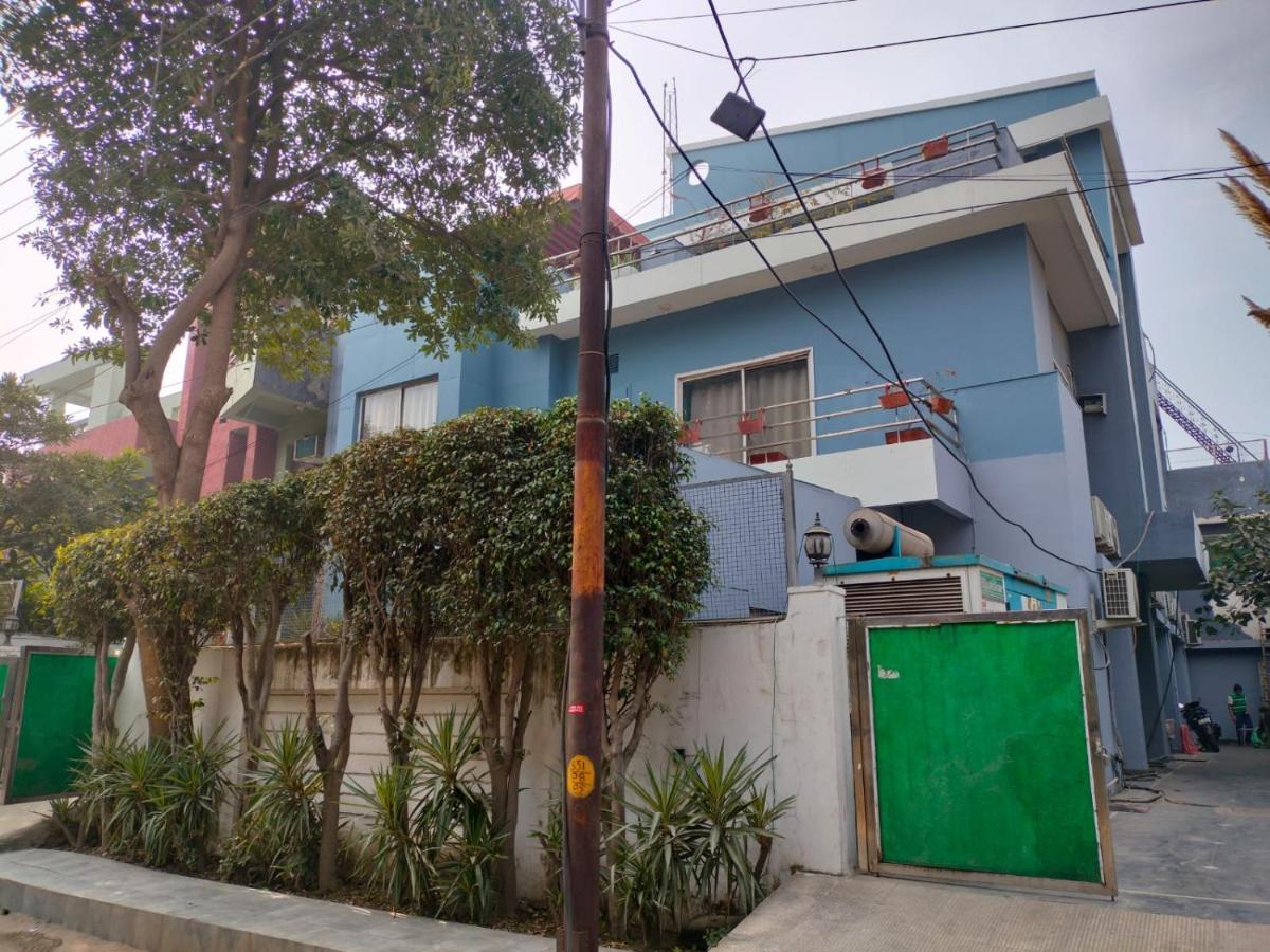 Divine Inn Couple Friendly Hotel Near Sector 51 Metro Station Noida Exterior foto