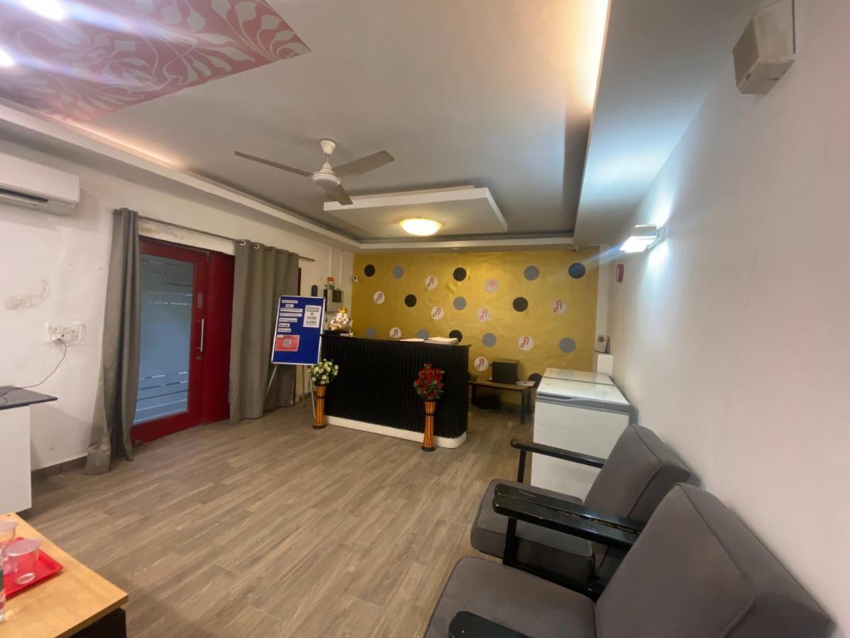 Divine Inn Couple Friendly Hotel Near Sector 51 Metro Station Noida Exterior foto
