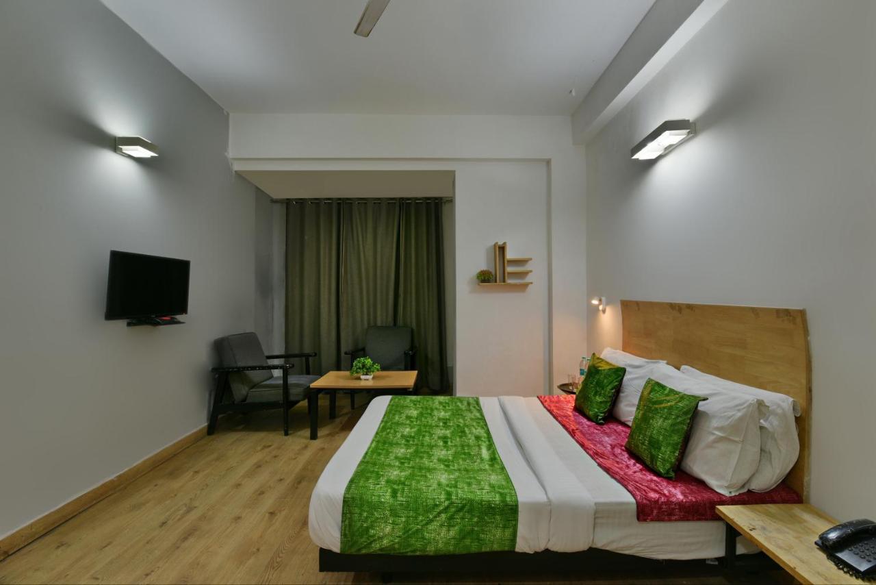 Divine Inn Couple Friendly Hotel Near Sector 51 Metro Station Noida Exterior foto