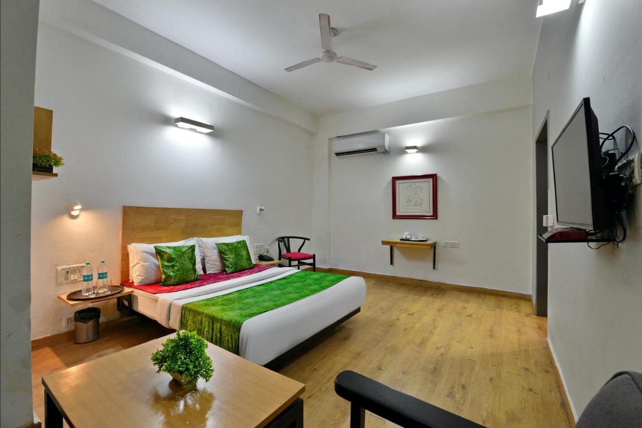 Divine Inn Couple Friendly Hotel Near Sector 51 Metro Station Noida Exterior foto