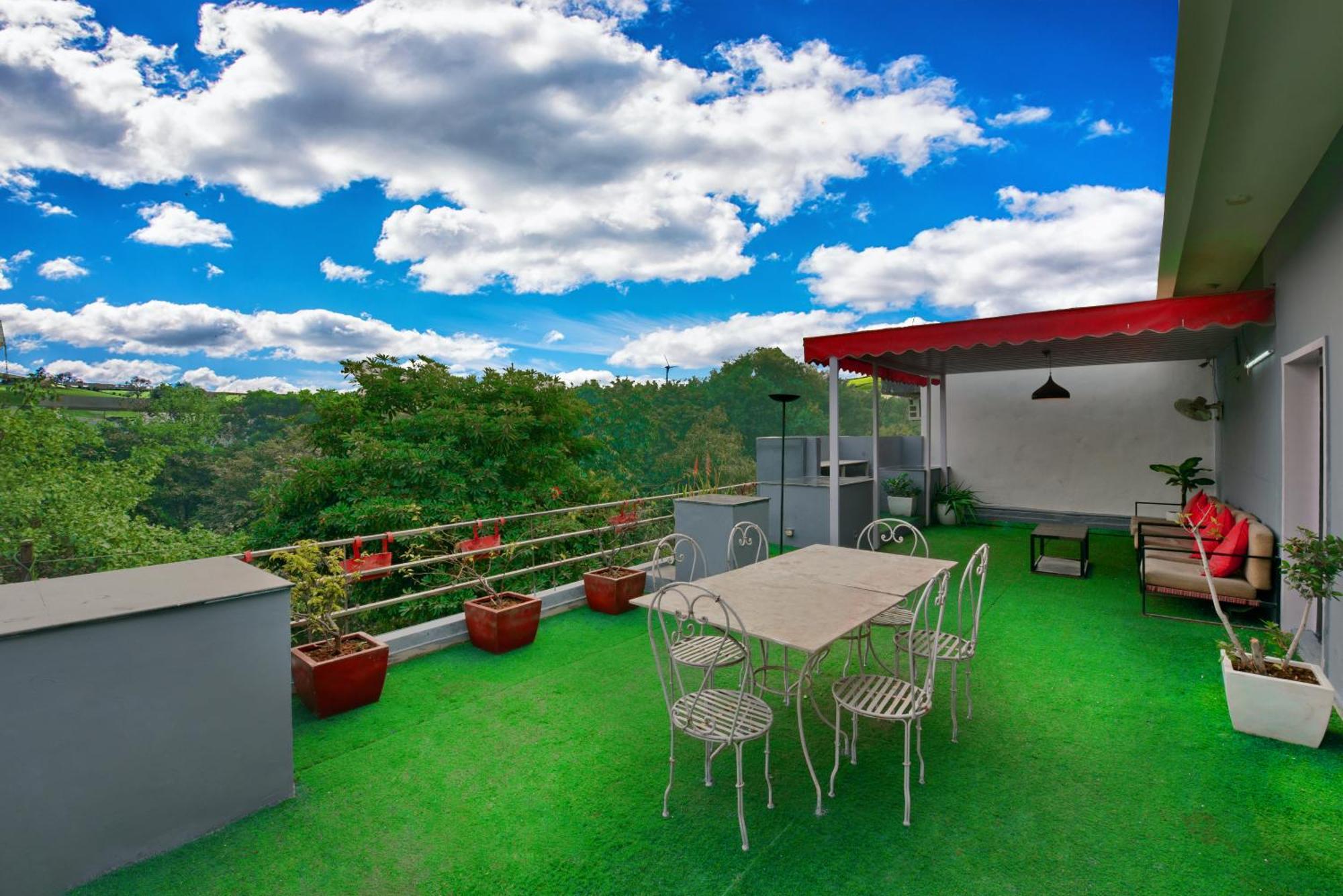 Divine Inn Couple Friendly Hotel Near Sector 51 Metro Station Noida Exterior foto
